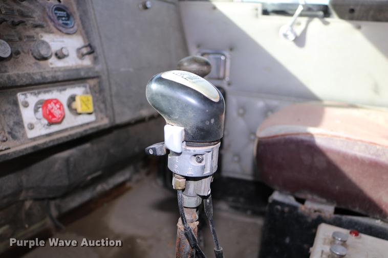 image for item DD0007 1988 Kenworth LW900 flatbed truck