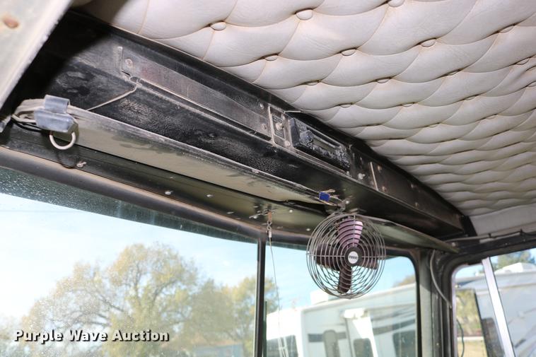 image for item DD0007 1988 Kenworth LW900 flatbed truck