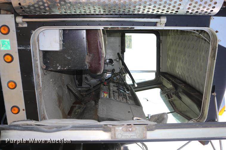 image for item DD0007 1988 Kenworth LW900 flatbed truck