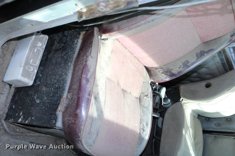 image for item DD0007 1988 Kenworth LW900 flatbed truck