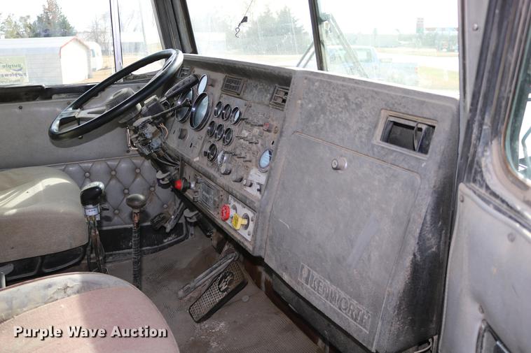 image for item DD0007 1988 Kenworth LW900 flatbed truck