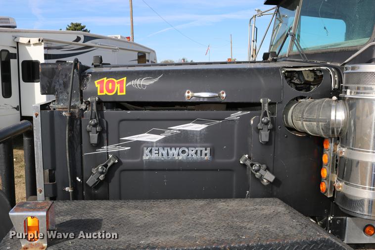 image for item DD0007 1988 Kenworth LW900 flatbed truck