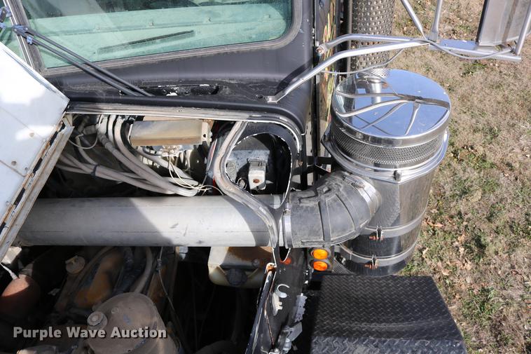 image for item DD0007 1988 Kenworth LW900 flatbed truck