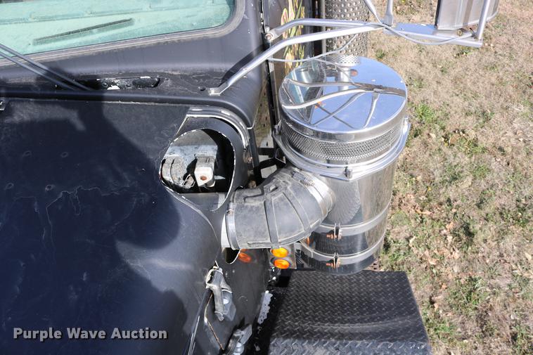 image for item DD0007 1988 Kenworth LW900 flatbed truck