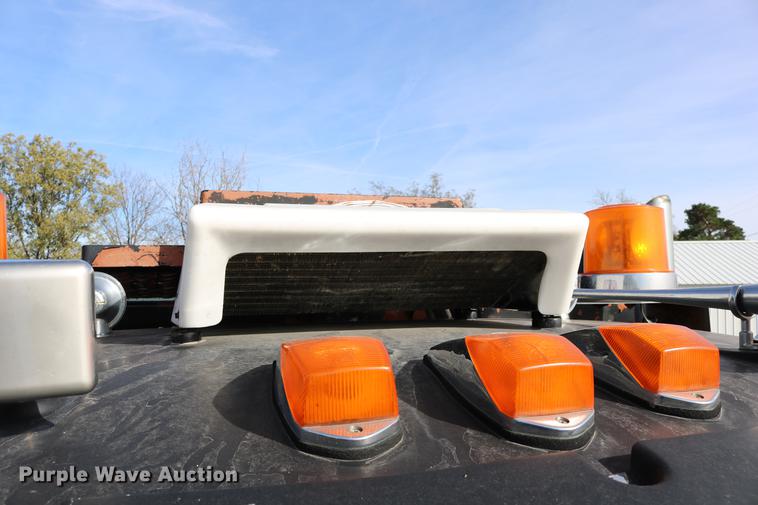 image for item DD0007 1988 Kenworth LW900 flatbed truck