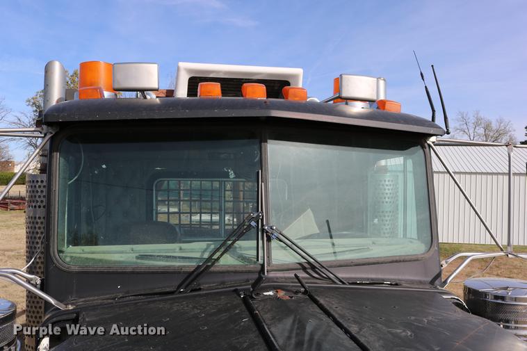 image for item DD0007 1988 Kenworth LW900 flatbed truck