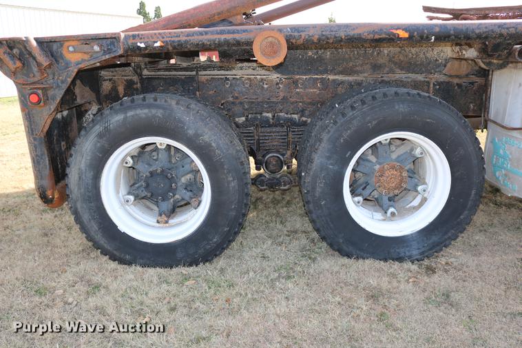 image for item DD0007 1988 Kenworth LW900 flatbed truck