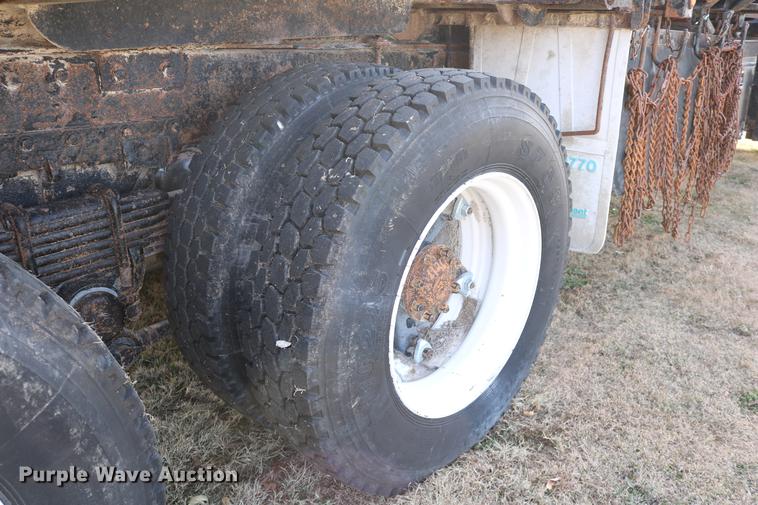 image for item DD0007 1988 Kenworth LW900 flatbed truck