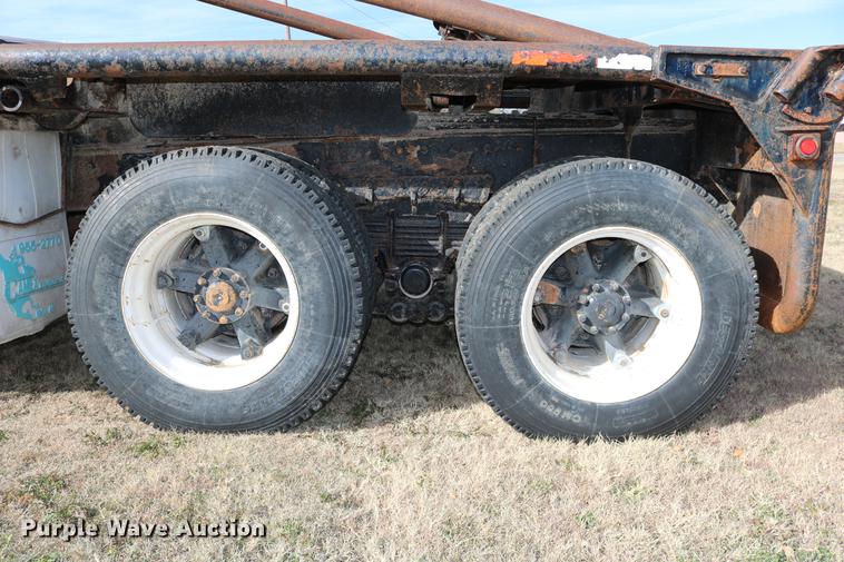 image for item DD0007 1988 Kenworth LW900 flatbed truck