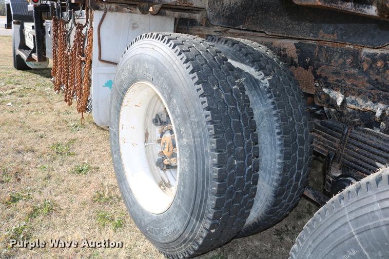 image for item DD0007 1988 Kenworth LW900 flatbed truck