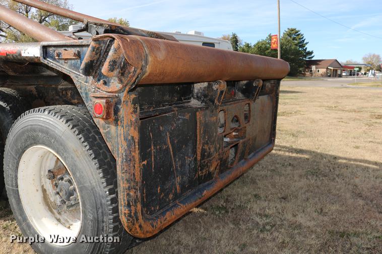 image for item DD0007 1988 Kenworth LW900 flatbed truck