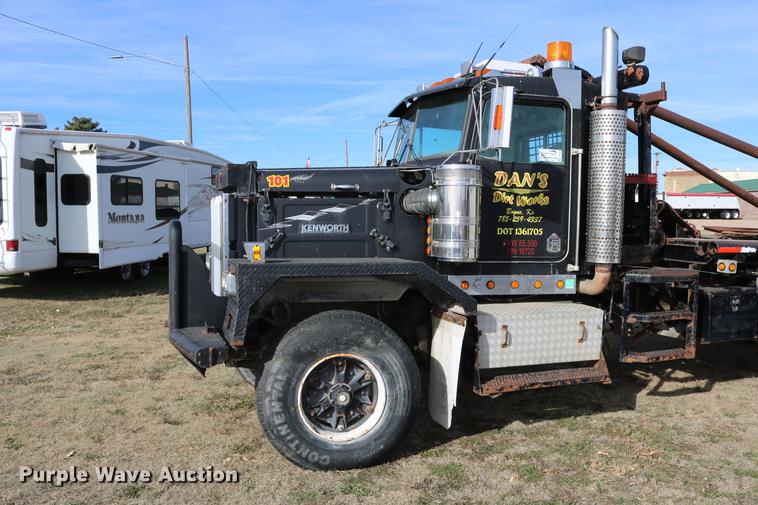 image for item DD0007 1988 Kenworth LW900 flatbed truck