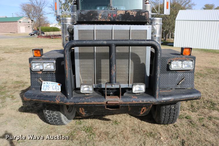 image for item DD0007 1988 Kenworth LW900 flatbed truck