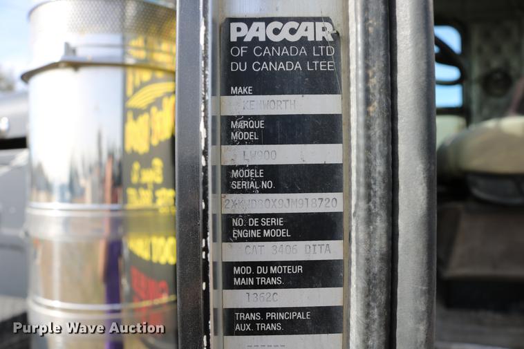 image for item DD0007 1988 Kenworth LW900 flatbed truck