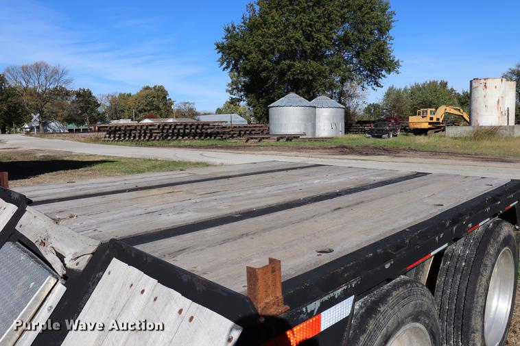 image for item ED9646 1996 Transcraft lowboy equipment trailer