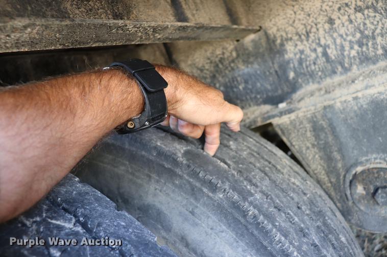 image for item ED9646 1996 Transcraft lowboy equipment trailer