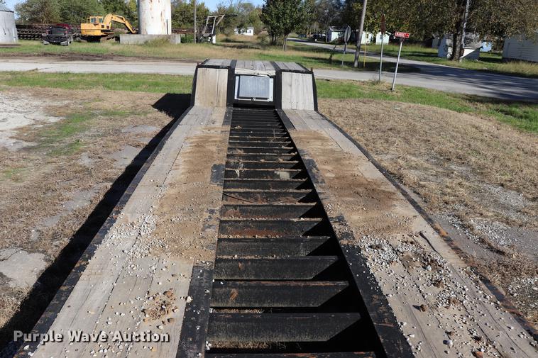 image for item ED9646 1996 Transcraft lowboy equipment trailer