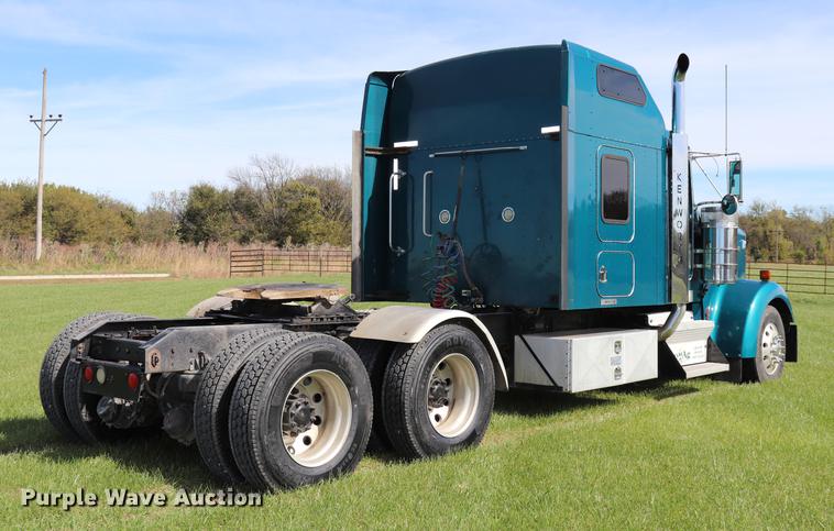 image for item ED9647 2005 Kenworth W900L semi truck