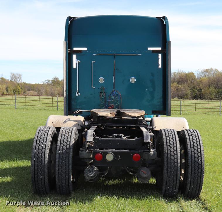 image for item ED9647 2005 Kenworth W900L semi truck