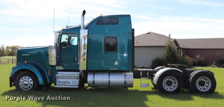 image for item ED9647 2005 Kenworth W900L semi truck