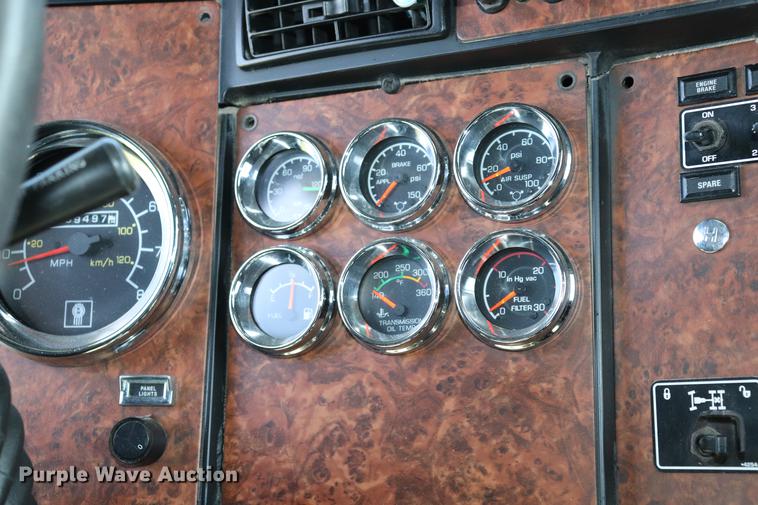 image for item ED9647 2005 Kenworth W900L semi truck