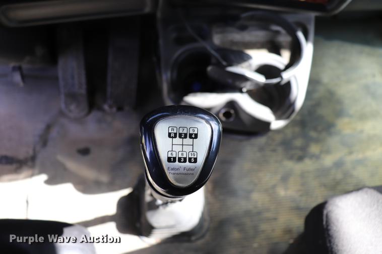 image for item ED9647 2005 Kenworth W900L semi truck