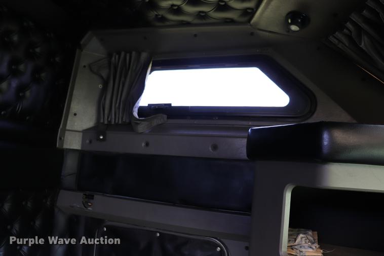 image for item ED9647 2005 Kenworth W900L semi truck