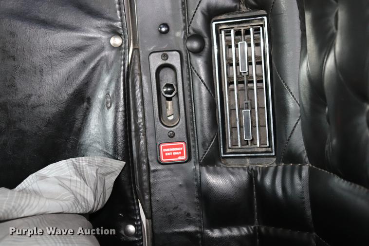 image for item ED9647 2005 Kenworth W900L semi truck