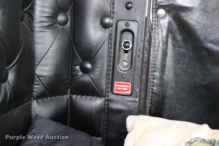 image for item ED9647 2005 Kenworth W900L semi truck