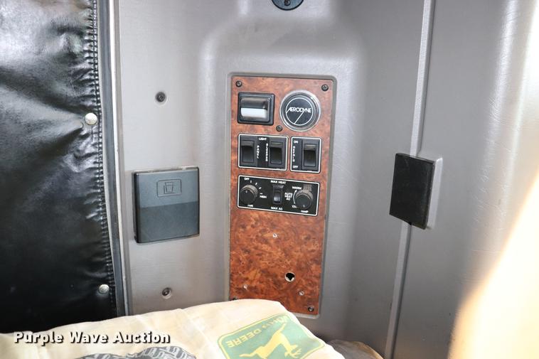 image for item ED9647 2005 Kenworth W900L semi truck