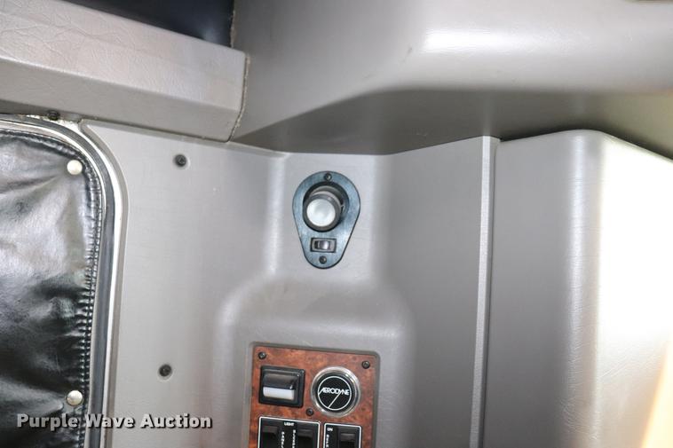 image for item ED9647 2005 Kenworth W900L semi truck