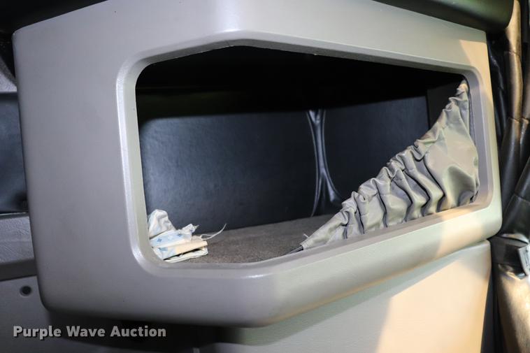 image for item ED9647 2005 Kenworth W900L semi truck