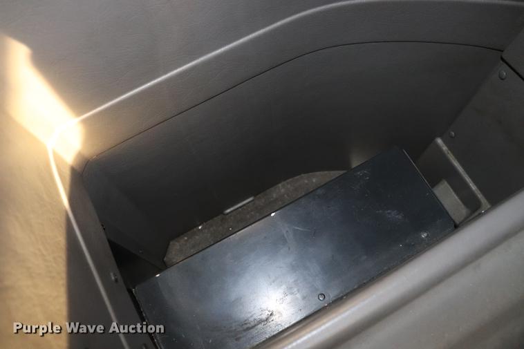 image for item ED9647 2005 Kenworth W900L semi truck