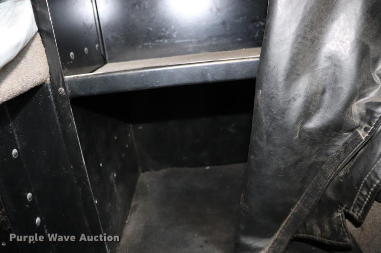 image for item ED9647 2005 Kenworth W900L semi truck