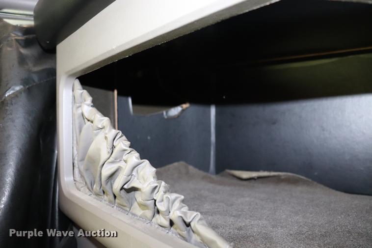 image for item ED9647 2005 Kenworth W900L semi truck