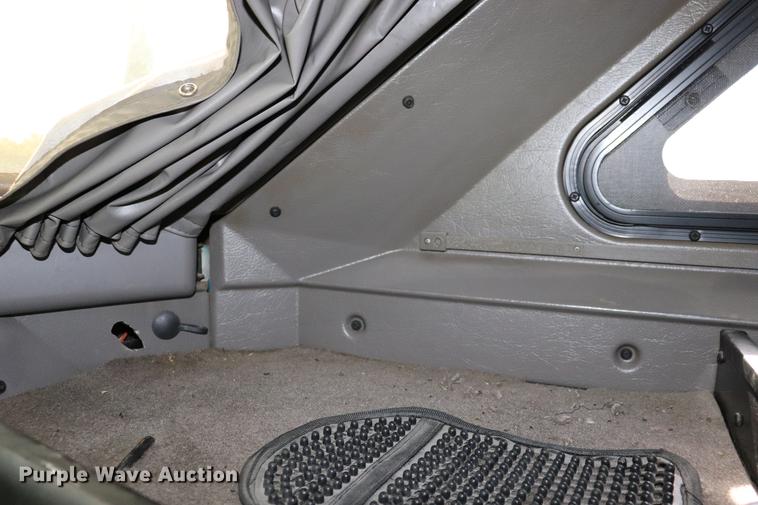 image for item ED9647 2005 Kenworth W900L semi truck