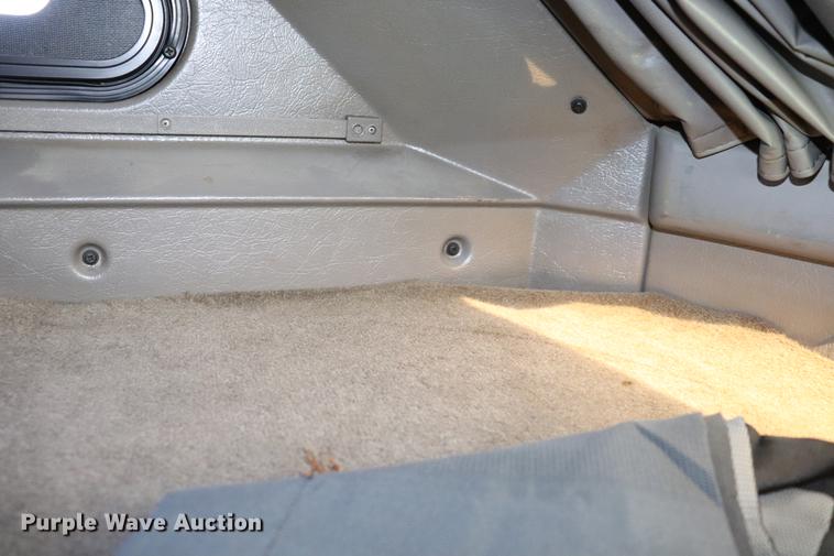 image for item ED9647 2005 Kenworth W900L semi truck