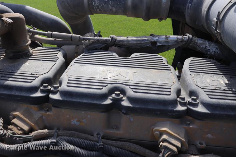 image for item ED9647 2005 Kenworth W900L semi truck