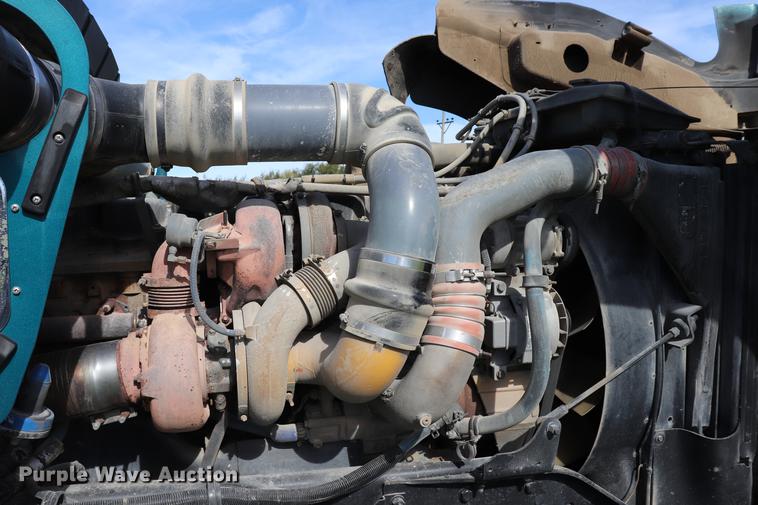 image for item ED9647 2005 Kenworth W900L semi truck