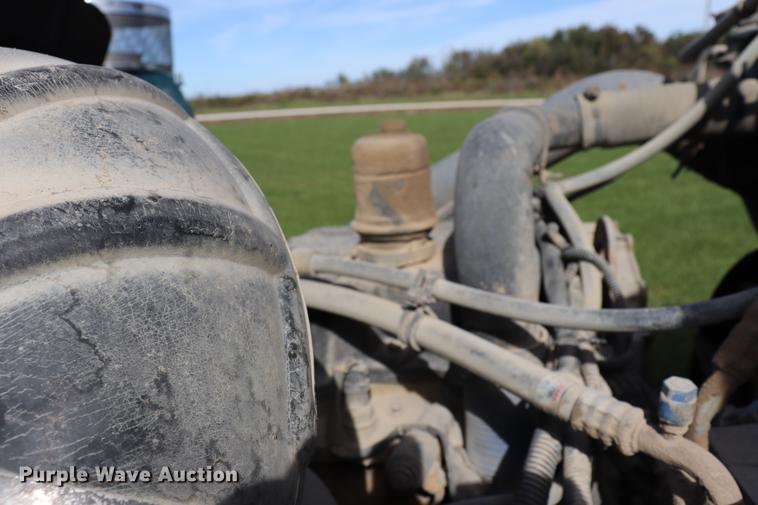 image for item ED9647 2005 Kenworth W900L semi truck