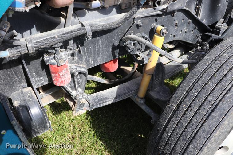 image for item ED9647 2005 Kenworth W900L semi truck