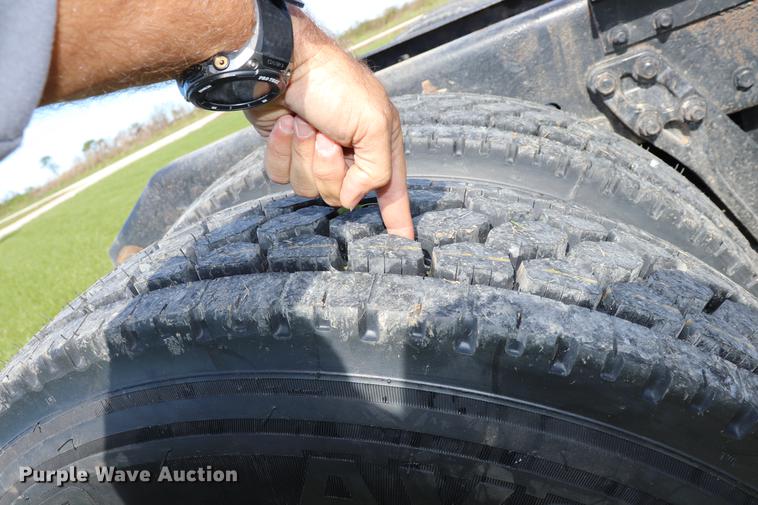 image for item ED9647 2005 Kenworth W900L semi truck