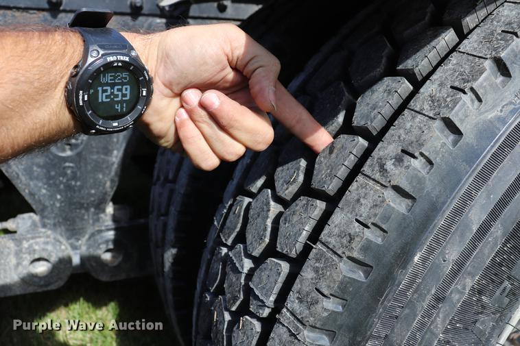 image for item ED9647 2005 Kenworth W900L semi truck