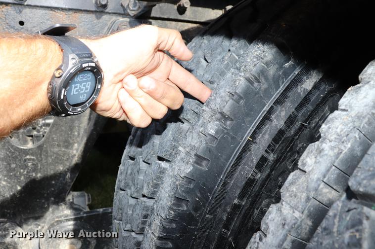 image for item ED9647 2005 Kenworth W900L semi truck