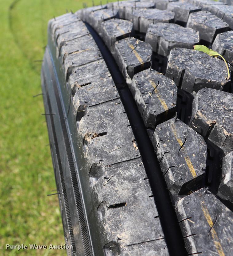 image for item ED9647 2005 Kenworth W900L semi truck