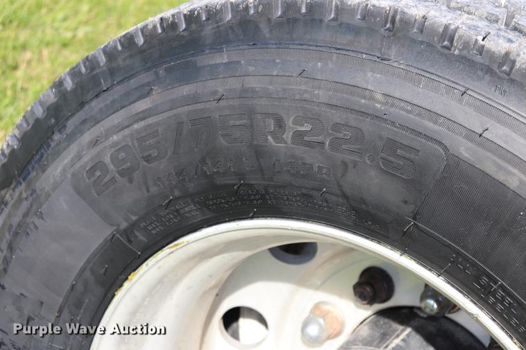 image for item ED9647 2005 Kenworth W900L semi truck