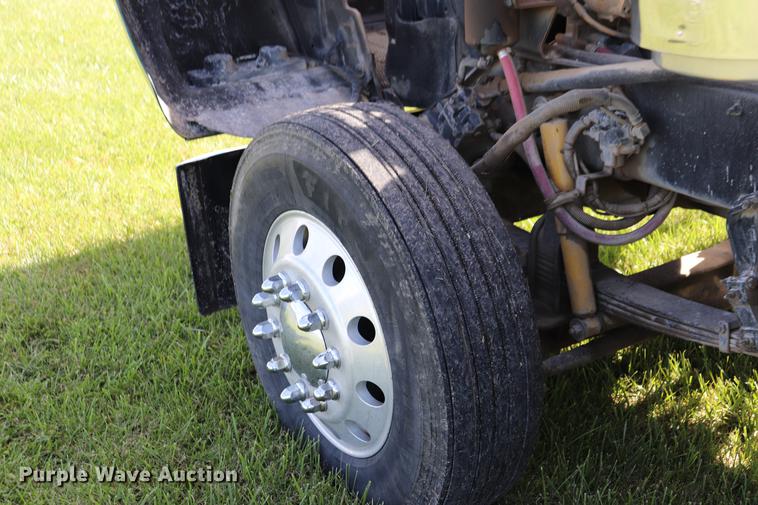 image for item ED9647 2005 Kenworth W900L semi truck