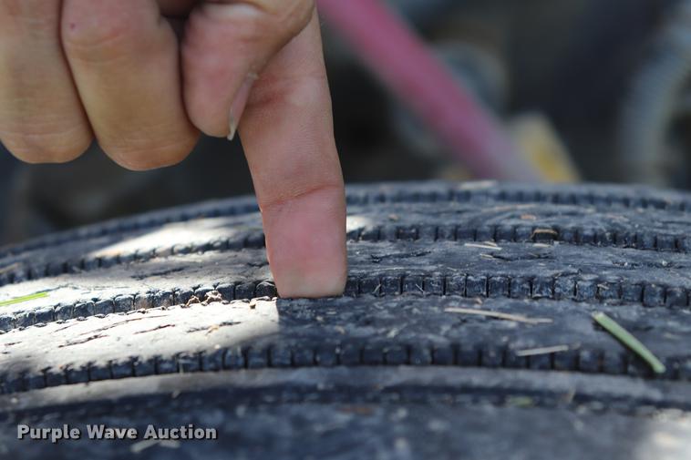 image for item ED9647 2005 Kenworth W900L semi truck