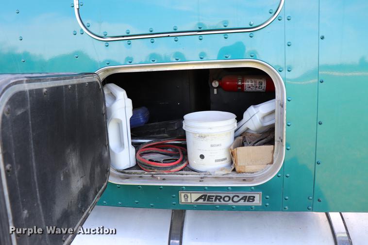 image for item ED9647 2005 Kenworth W900L semi truck