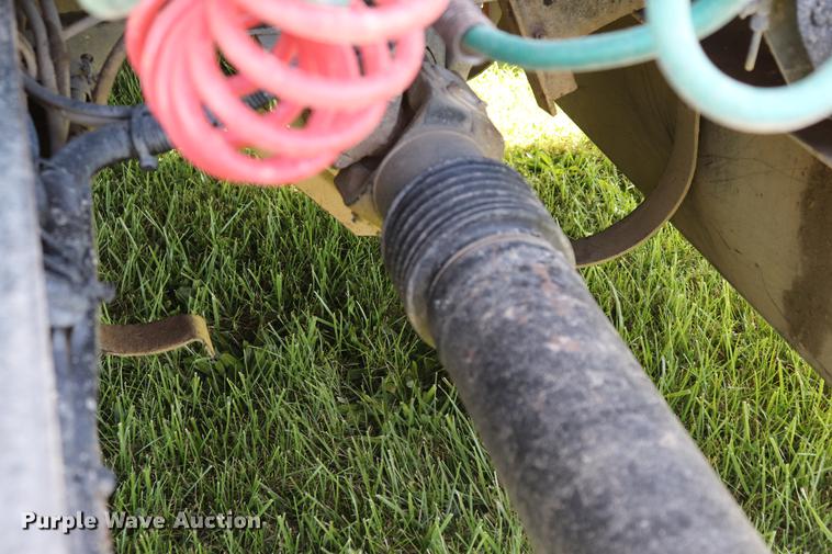 image for item ED9647 2005 Kenworth W900L semi truck